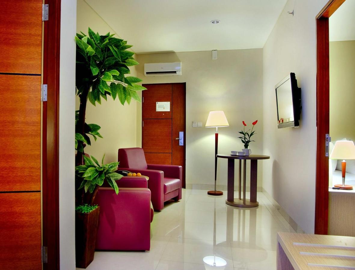 Kuta Central Park Hotel Esterno foto