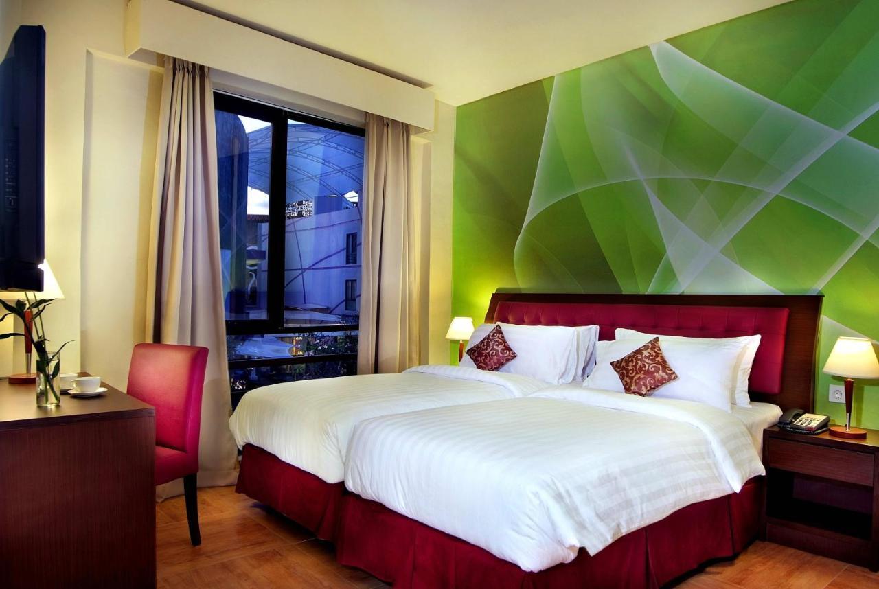Kuta Central Park Hotel Esterno foto