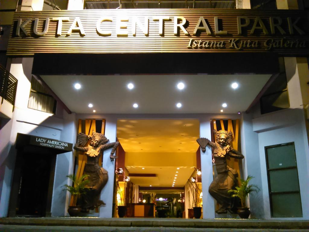 Kuta Central Park Hotel Esterno foto