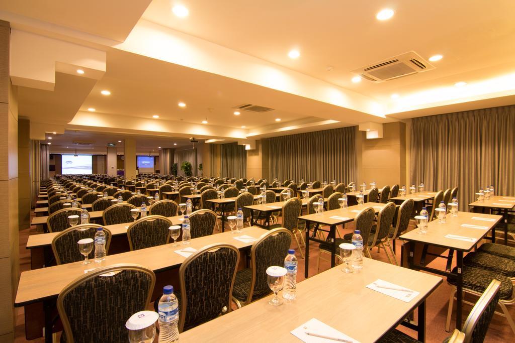 Kuta Central Park Hotel Esterno foto