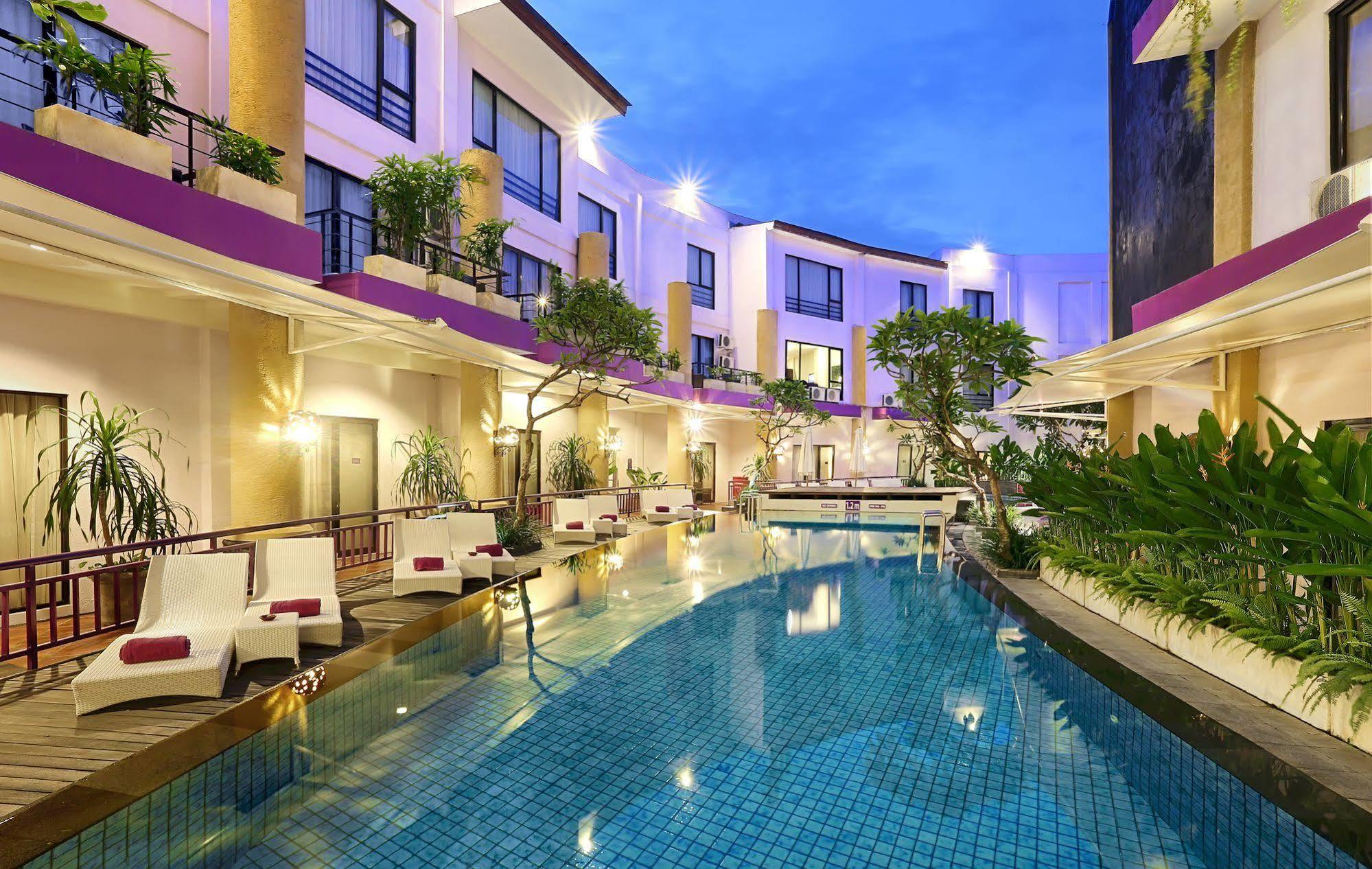 Kuta Central Park Hotel Esterno foto