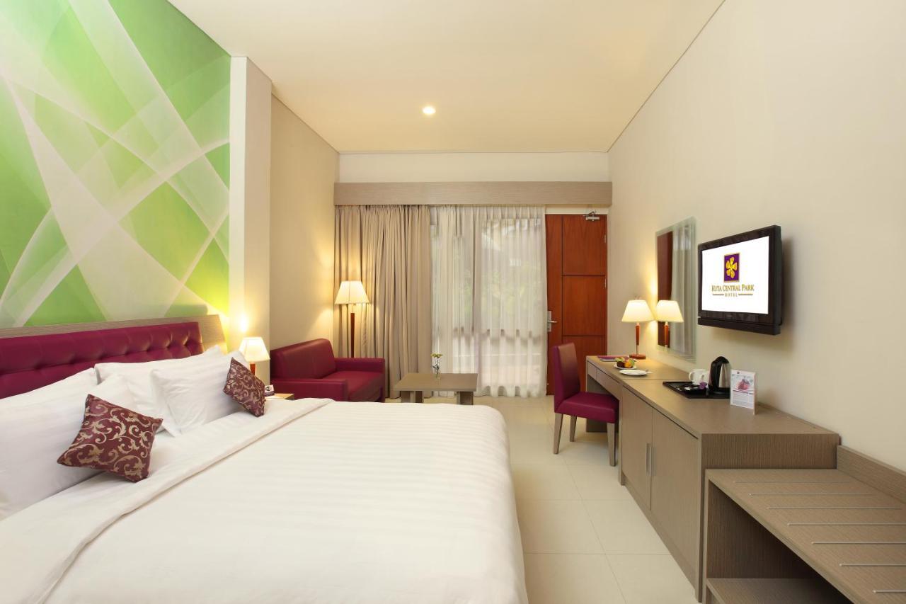 Kuta Central Park Hotel Esterno foto